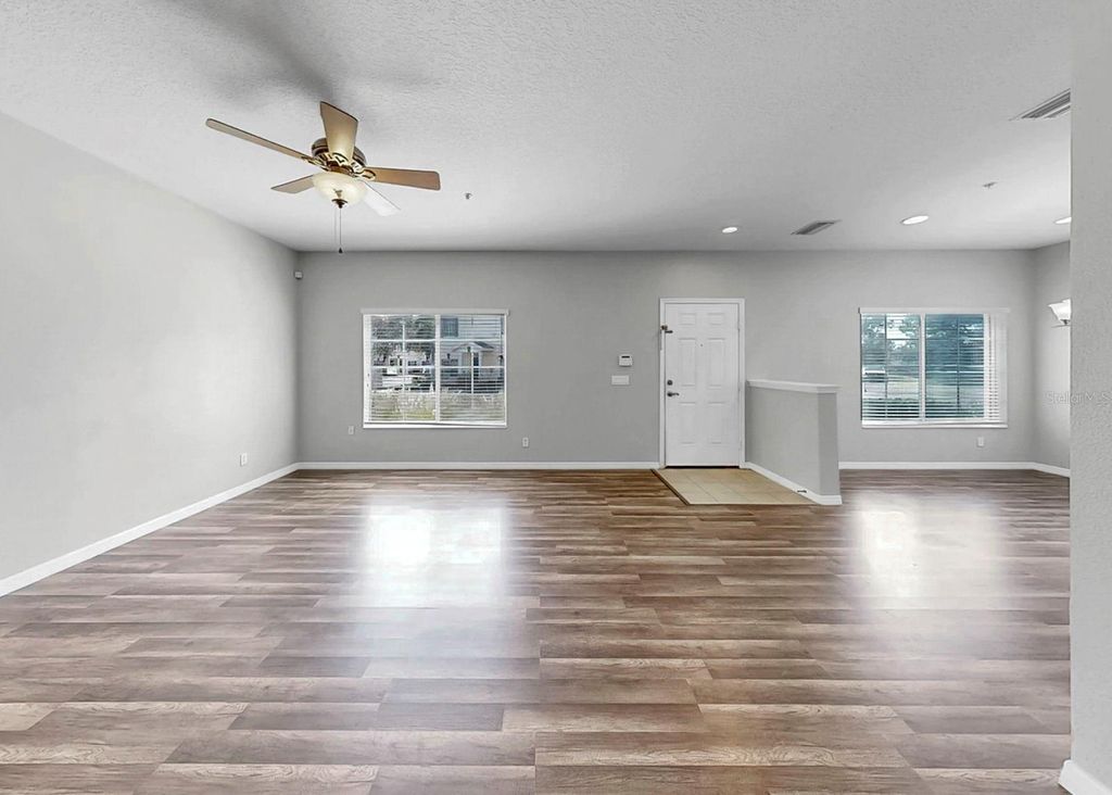 Image 33 of property listing at 208 CAPE HARBOUR LOOP 102, Bradenton, FL 34212