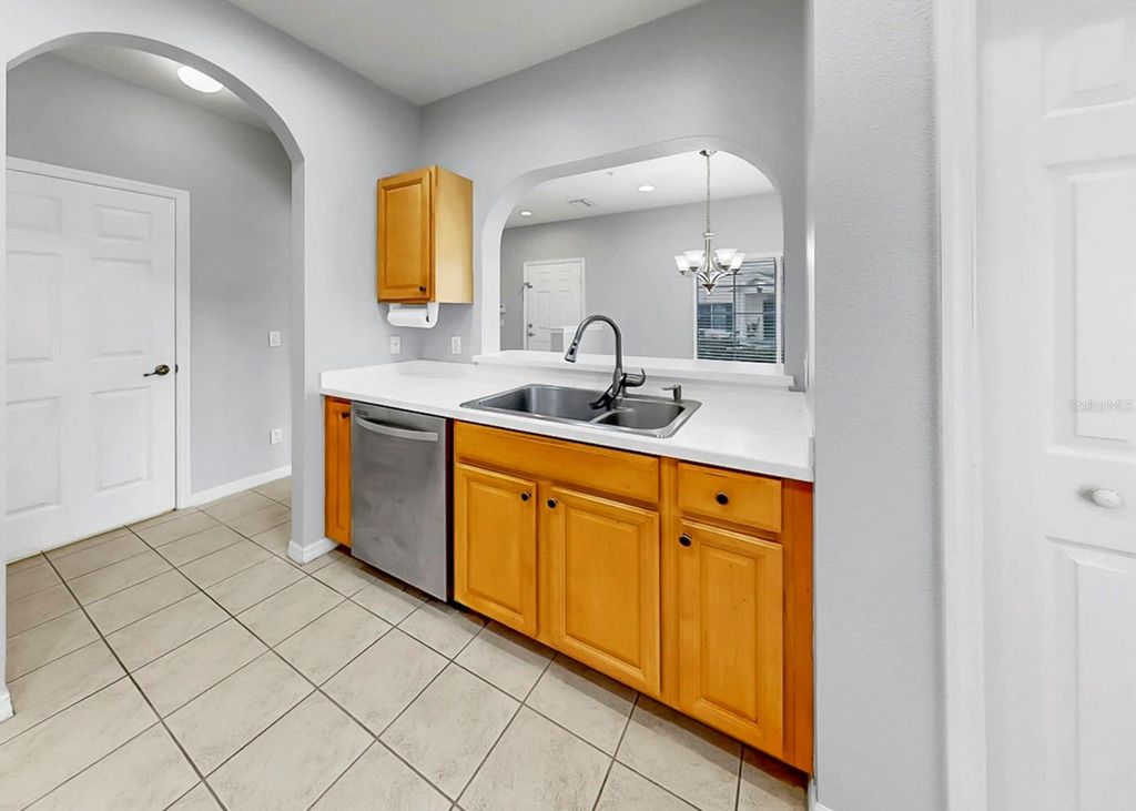 Image 10 of property listing at 208 CAPE HARBOUR LOOP 102, Bradenton, FL 34212