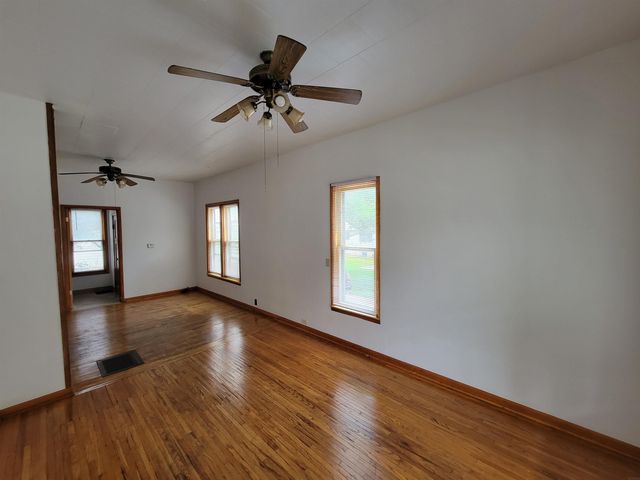 2121 Walnut Street, Cedar Falls, IA 50613