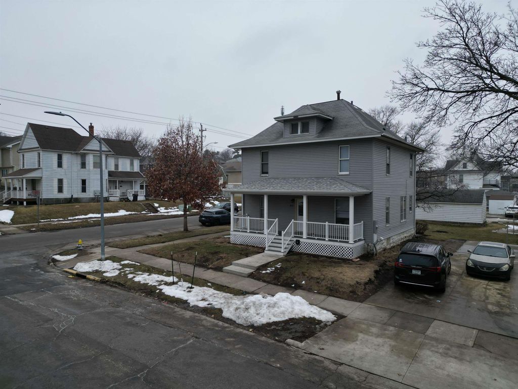 2121 Walnut Street, Cedar Falls, IA 50613