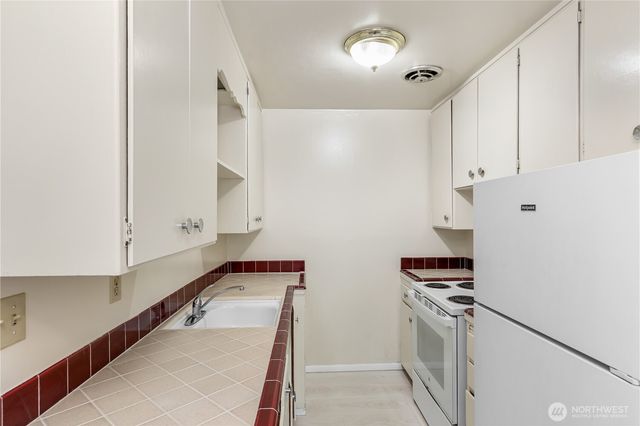 2600 NE 125th Street, Seattle, WA 98125