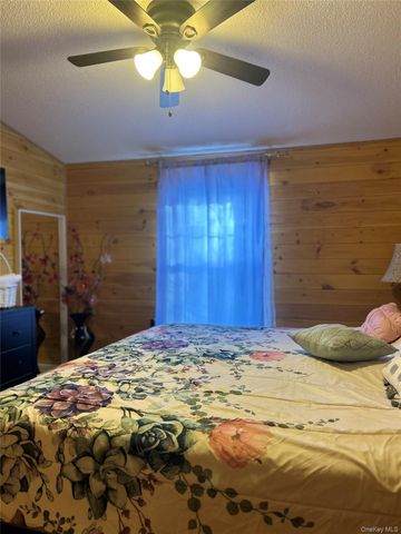 68 Oxford Circle, Neversink, NY 12759