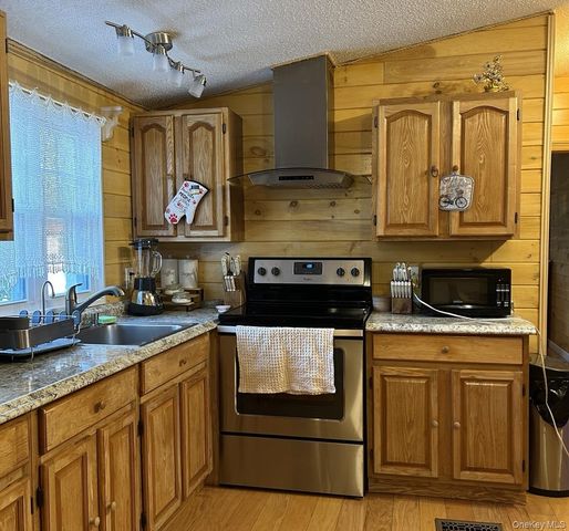 68 Oxford Circle, Neversink, NY 12759