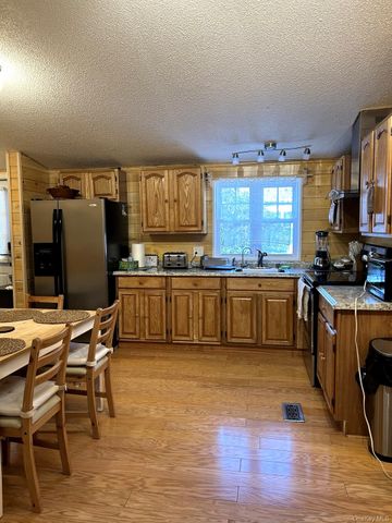 68 Oxford Circle, Neversink, NY 12759