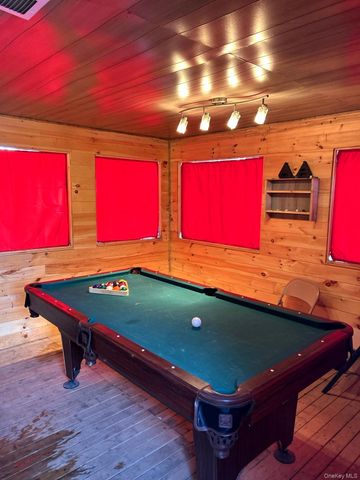 68 Oxford Circle, Neversink, NY 12759