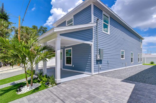 222 8TH AVENUE DRIVE W, Bradenton, FL 34205