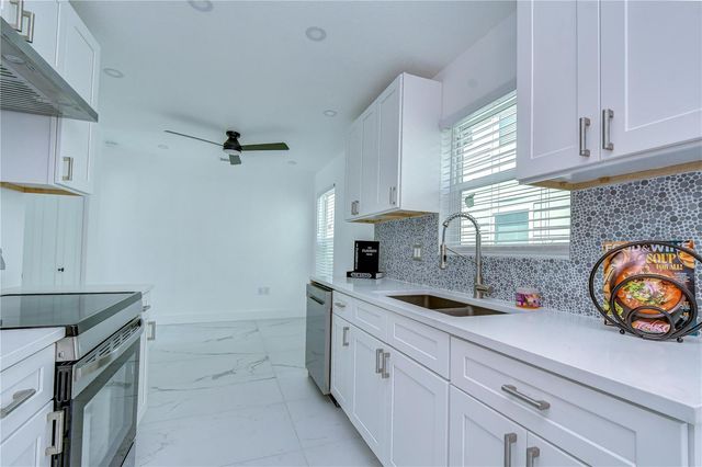 222 8TH AVENUE DRIVE W, Bradenton, FL 34205
