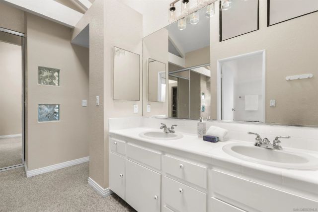 1084 Johnson Ave, San Diego, CA 92103