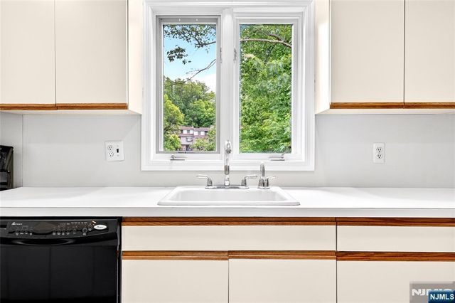23 Peach Hill Court, Ramsey, NJ 07446