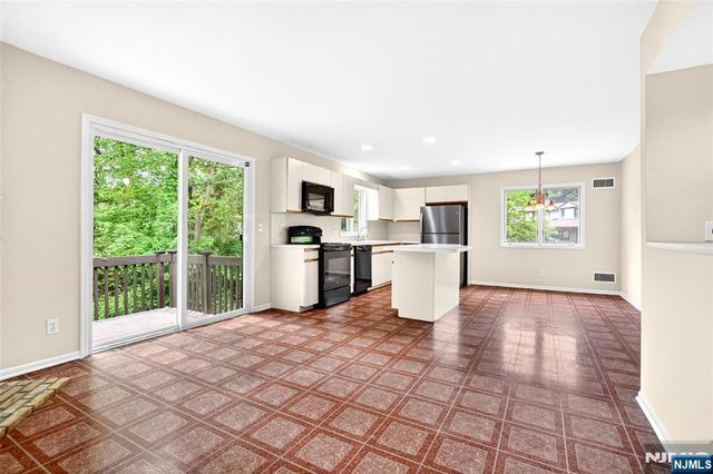 23 Peach Hill Court, Ramsey, NJ 07446