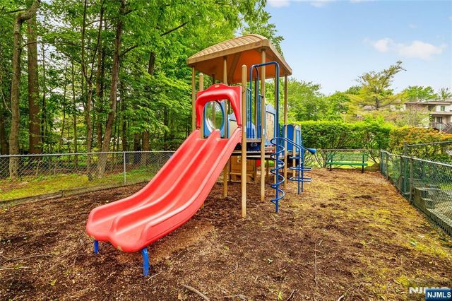 23 Peach Hill Court, Ramsey, NJ 07446