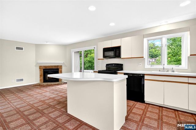 23 Peach Hill Court, Ramsey, NJ 07446