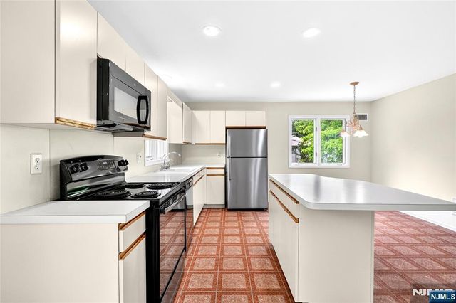 23 Peach Hill Court, Ramsey, NJ 07446