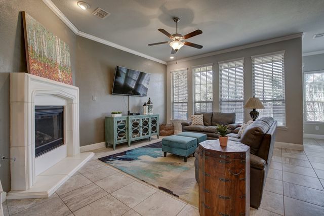 627 Bridgewater Street, Euless, TX 76039