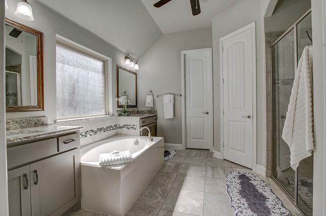 627 Bridgewater Street, Euless, TX 76039