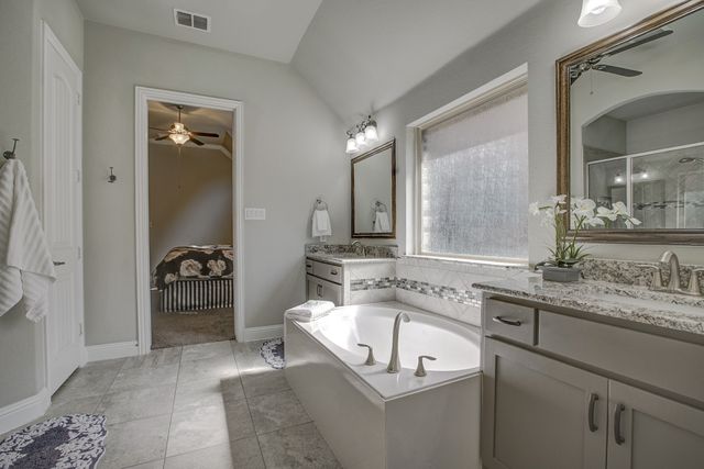 627 Bridgewater Street, Euless, TX 76039