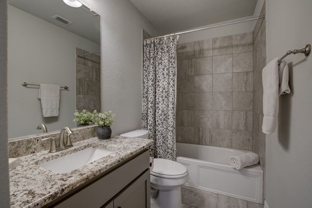 627 Bridgewater Street, Euless, TX 76039