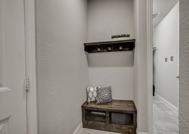 627 Bridgewater Street, Euless, TX 76039