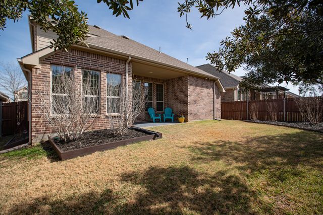 627 Bridgewater Street, Euless, TX 76039