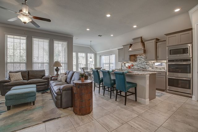 627 Bridgewater Street, Euless, TX 76039