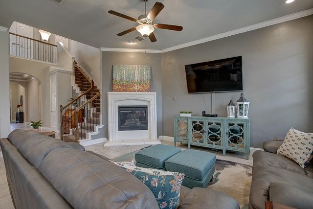 627 Bridgewater Street, Euless, TX 76039