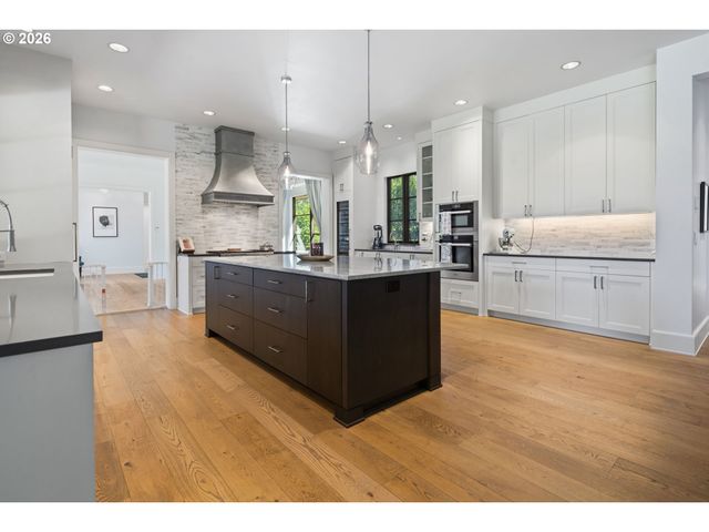 13799 ATWATER Ln, Lake Oswego, OR 97034