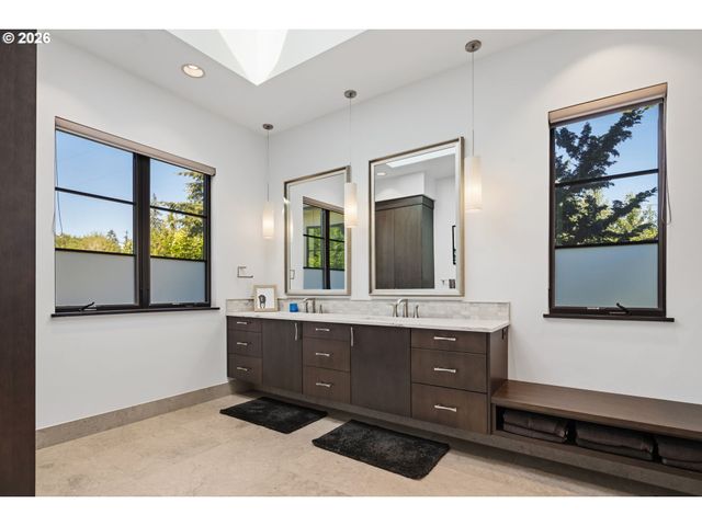 13799 ATWATER Ln, Lake Oswego, OR 97034