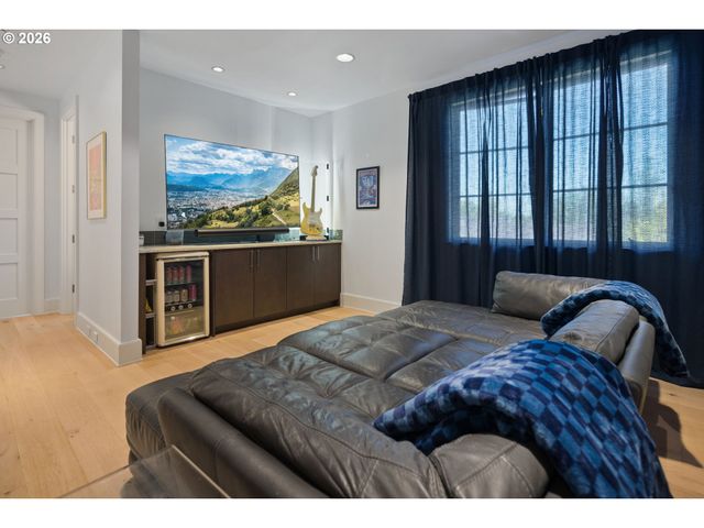 13799 ATWATER Ln, Lake Oswego, OR 97034