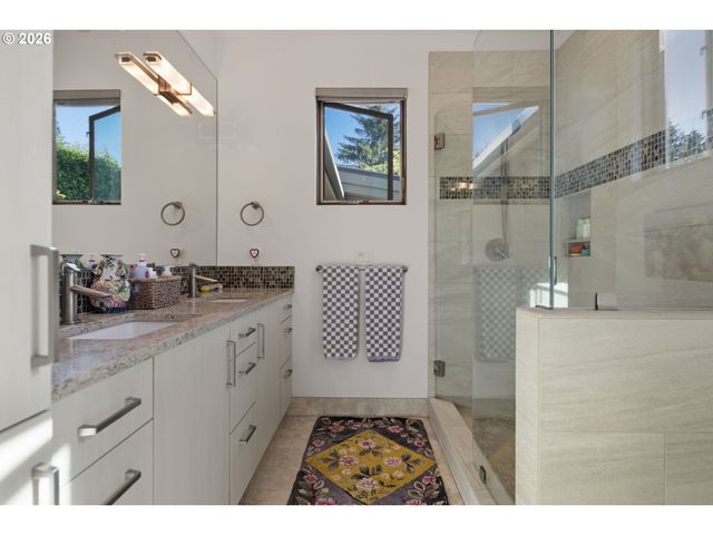 13799 ATWATER Ln, Lake Oswego, OR 97034
