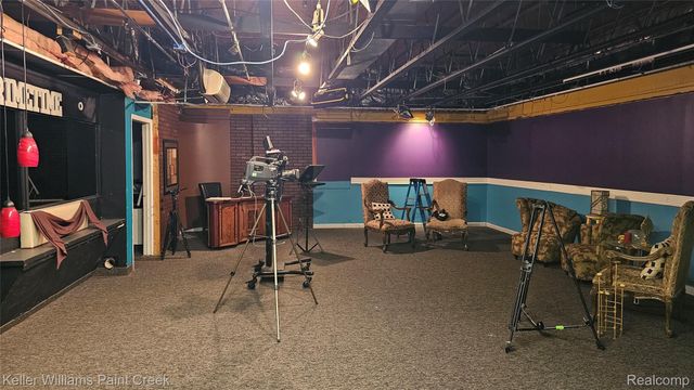 18911 W 10 Mile Road, Southfield, MI 48075
