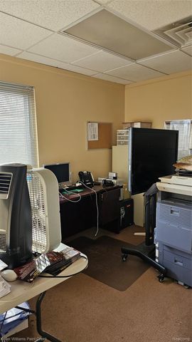 18911 W 10 Mile Road, Southfield, MI 48075