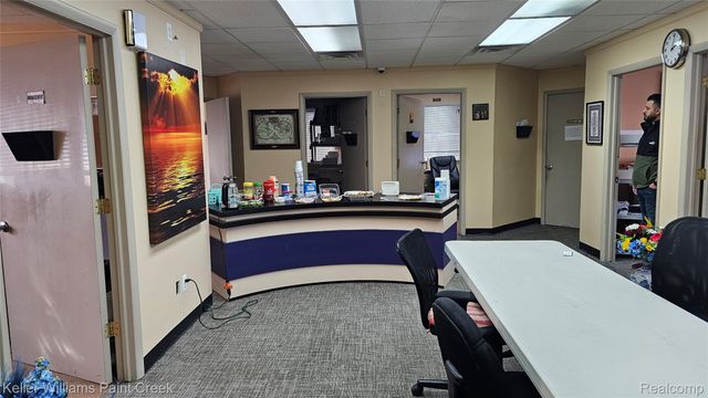 18911 W 10 Mile Road, Southfield, MI 48075