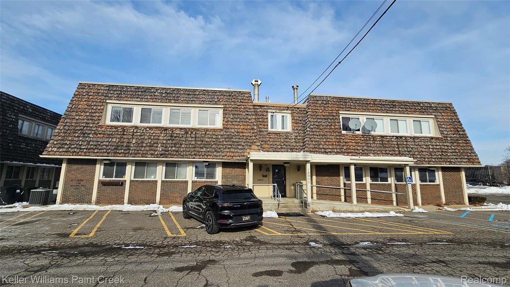 18911 W 10 Mile Road, Southfield, MI 48075