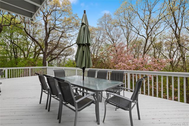 38 Westerly Lane, Thornwood, NY 10594
