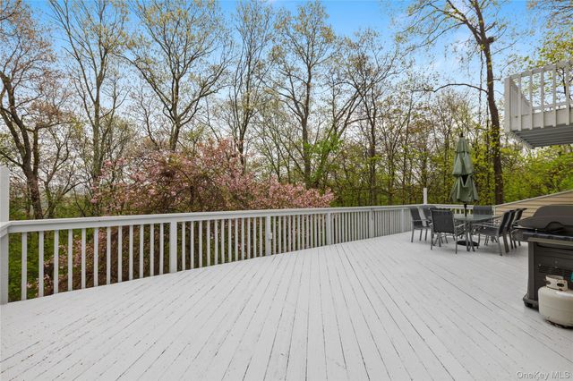 38 Westerly Lane, Thornwood, NY 10594