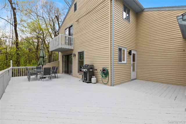 38 Westerly Lane, Thornwood, NY 10594