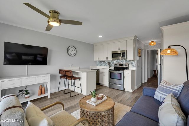 40 Folly Field Rd Apt A124, Hilton Head Island, SC 29928