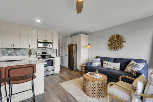 40 Folly Field Rd Apt A124, Hilton Head Island, SC 29928