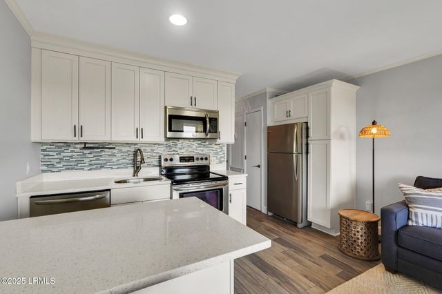 40 Folly Field Rd Apt A124, Hilton Head Island, SC 29928