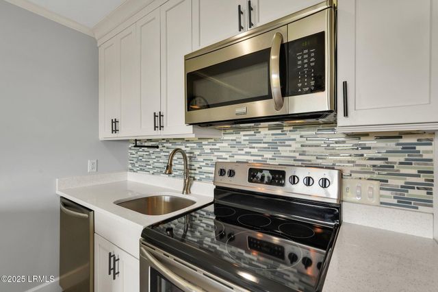 40 Folly Field Rd Apt A124, Hilton Head Island, SC 29928