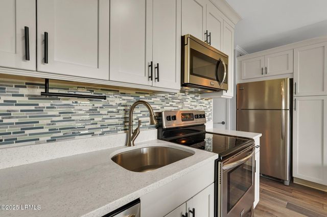 40 Folly Field Rd Apt A124, Hilton Head Island, SC 29928