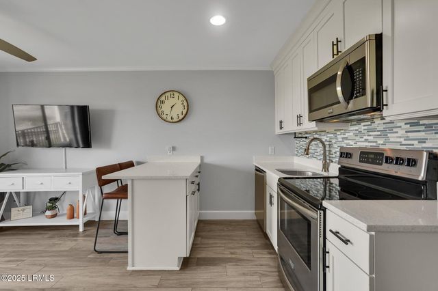 40 Folly Field Rd Apt A124, Hilton Head Island, SC 29928