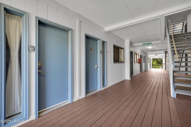 40 Folly Field Rd Apt A124, Hilton Head Island, SC 29928