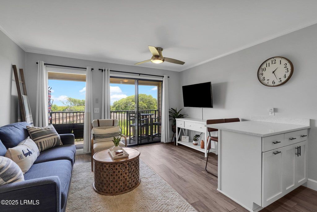 40 Folly Field Rd Apt A124, Hilton Head Island, SC 29928