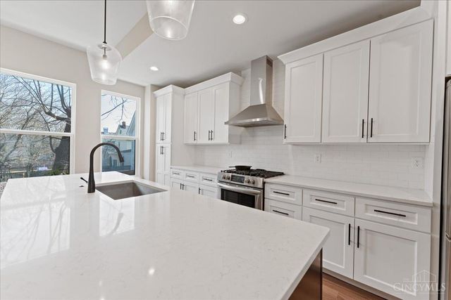 3906 Edwards Road, Cincinnati, OH 45209