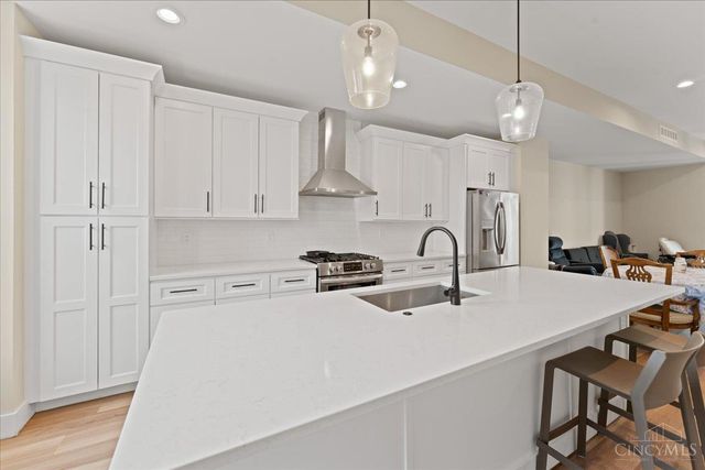 3906 Edwards Road, Cincinnati, OH 45209