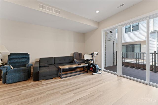 3906 Edwards Road, Cincinnati, OH 45209