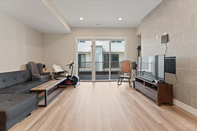 3906 Edwards Road, Cincinnati, OH 45209