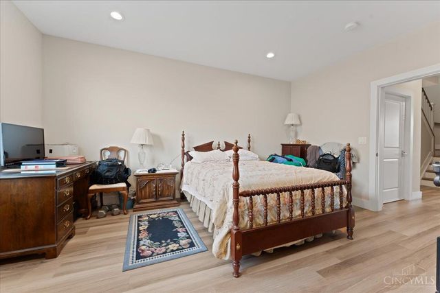 3906 Edwards Road, Cincinnati, OH 45209