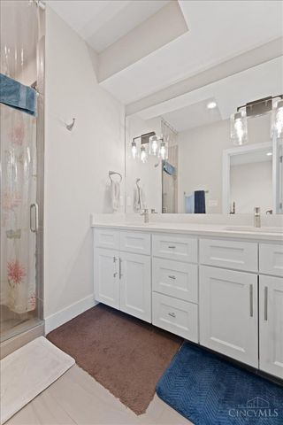 3906 Edwards Road, Cincinnati, OH 45209